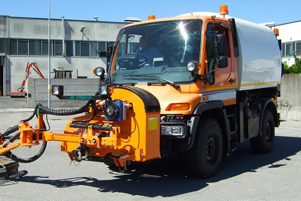 Macchina decespugliatrice con sistema automatico di aggiramento ostacoli, frontale per autocarri