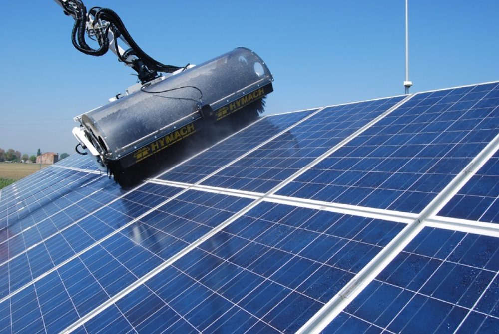 SolarClean Hymach: macchina per la pulizia di pannelli fotovoltaici e solari e barriere stradali