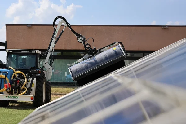 Pulitrice SolarClean per pannelli fotovoltaici e solari hymach 4